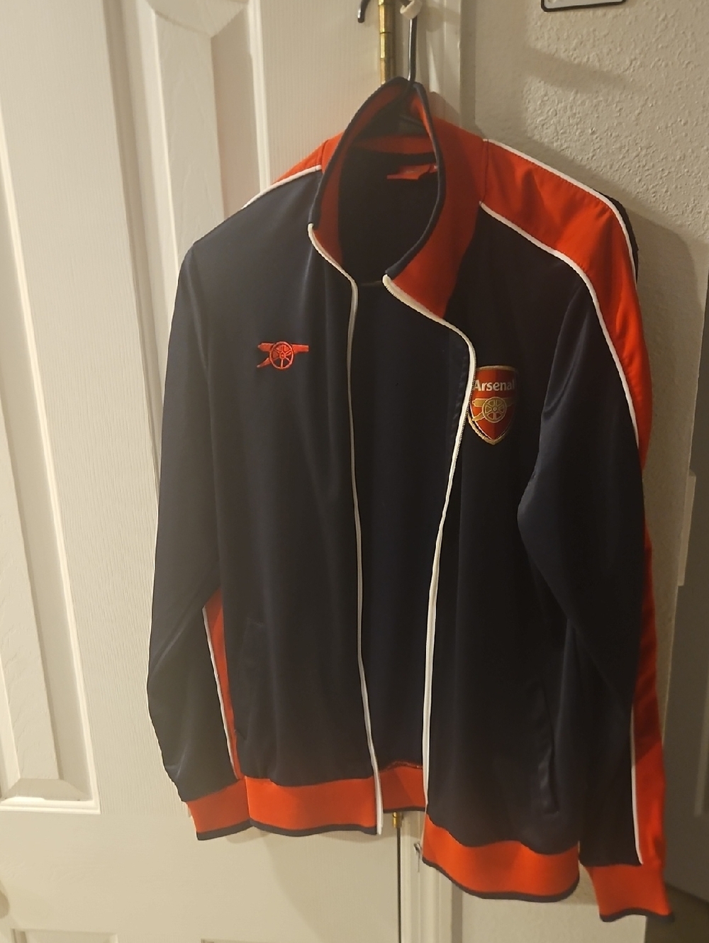 Arsenal Men’s Navy and Red Lightweight Track Jacket